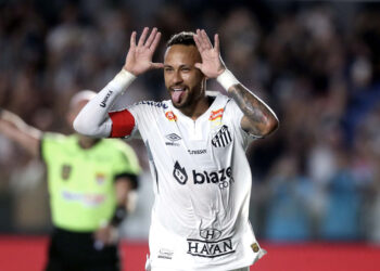 Neymar se luce con gol ante Flamengo