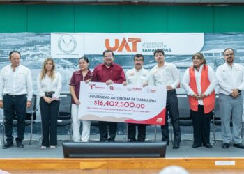 Más de 6 500 estudiantes de la UAT reciben beca