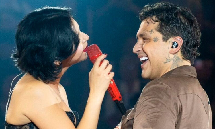 Ángela Aguilar y Christian Nodal sellan su amor al cantar ‘Eso y Más’